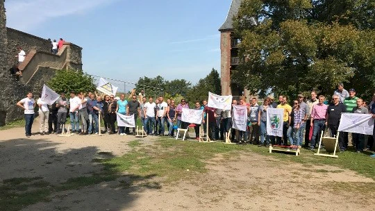 Betriebsausflug und Firmenevent Katapultbau für den Teamgeist
